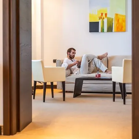 מלון Nsm Palace 4*