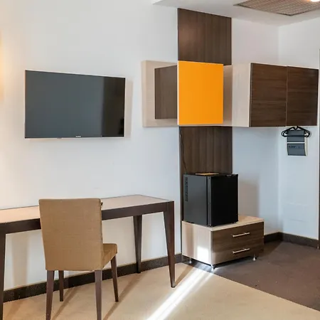 Western Palace 호텔 4*