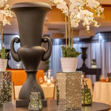 Western Palace 호텔 4*